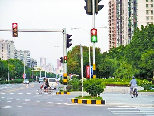 挑选交通灯红绿灯不可不知的4个因素